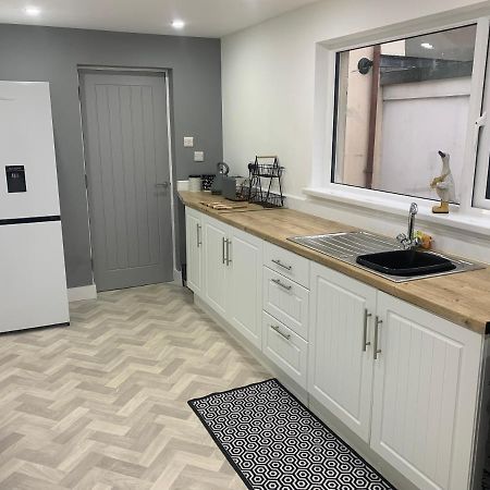 Modern 3 Bedroom Townhouse Pennyburn Dış mekan fotoğraf